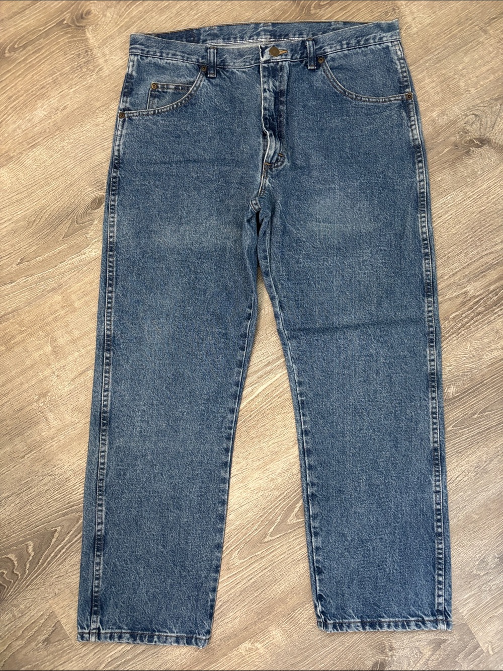 Wrangler Classic Men's Straight-Leg Jeans in Blue size 36x29